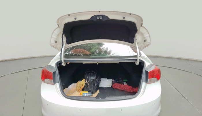 2013 Hyundai New Elantra 1.8 SX MT VTVT, Petrol, Manual, 1,88,348 km, exterior