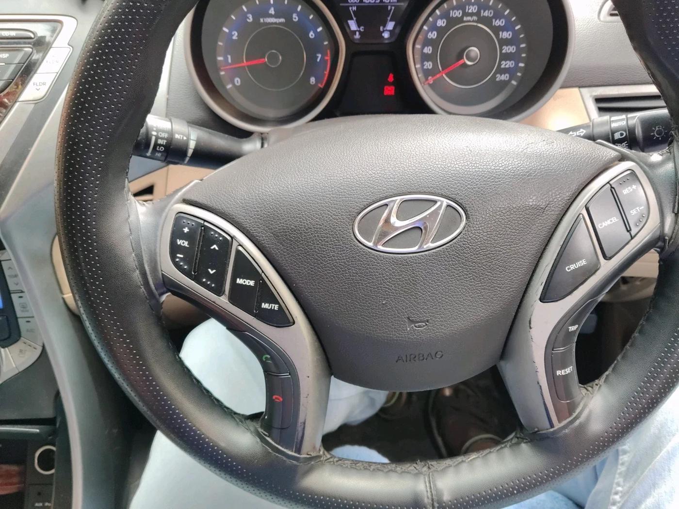 2013 Hyundai New Elantra 1.8 SX MT VTVT, Petrol, Manual, 1,88,348 km, interior