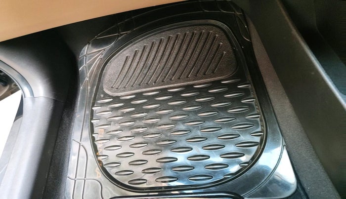 2013 Hyundai New Elantra 1.6 SX AT DIESEL, Diesel, Automatic, 1,63,392 km, interior