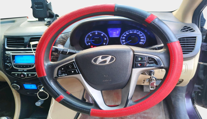 2013 Hyundai Verna FLUIDIC 1.6 CRDI SX, Diesel, Manual, 3,20,000 km, interior