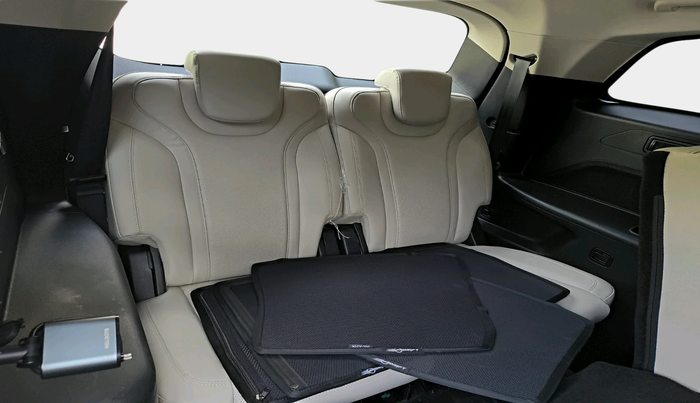 2025 Mahindra XUV700 AX 7 D MT 7 STR, Diesel, Manual, 13,163 km, interior