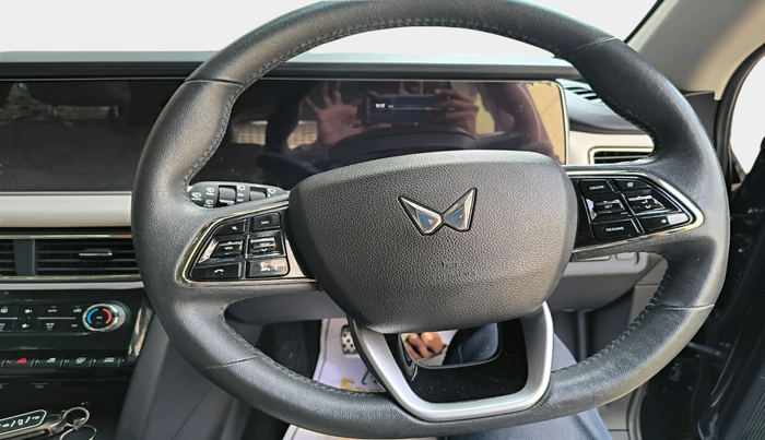 2025 Mahindra XUV700 AX 7 D MT 7 STR, Diesel, Manual, 13,163 km, interior