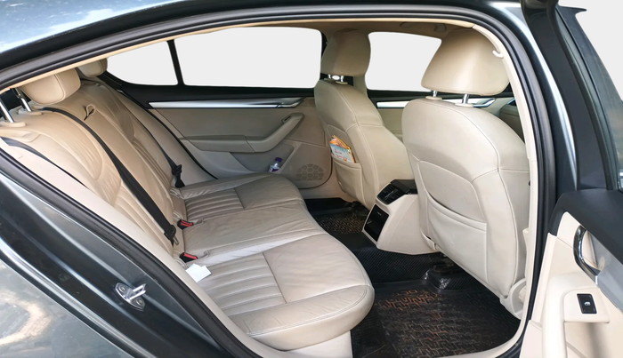 2017 Skoda Octavia 2.0 TDI CR STYLE AT, Diesel, Automatic, 1,68,924 km, interior