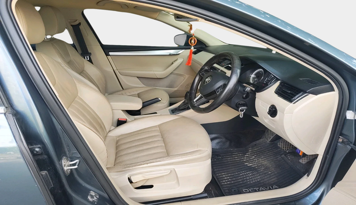 2017 Skoda Octavia 2.0 TDI CR STYLE AT, Diesel, Automatic, 1,68,924 km, interior