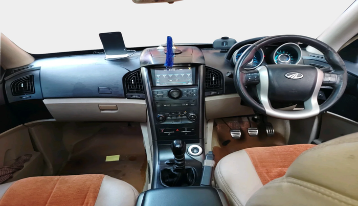 2015 Mahindra XUV500 W10, Diesel, Manual, 1,25,770 km, interior