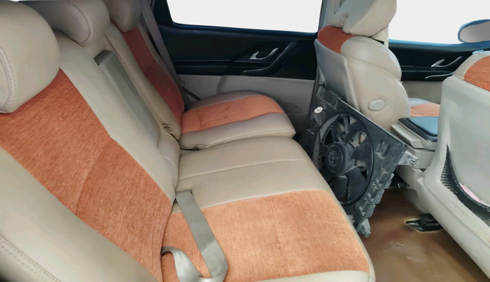 2015 Mahindra XUV500 W10, Diesel, Manual, 1,25,770 km, interior