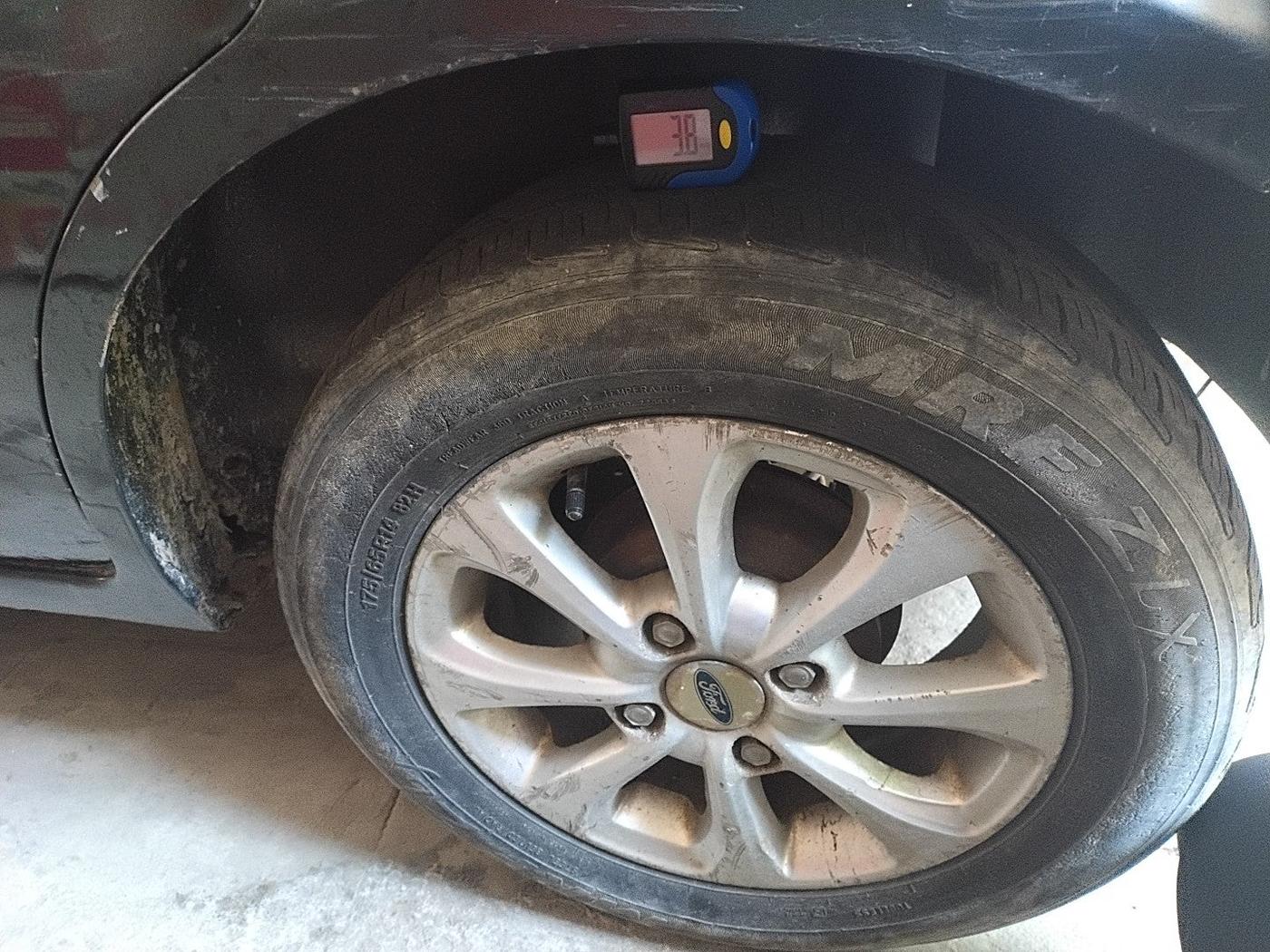 2012 Ford Figo ZXI 1.4 DIESEL, Diesel, Manual, 80,811 km, tyre