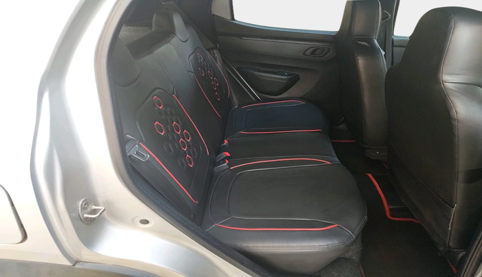 2022 Renault Kwid RXT 1.0 AMT, Petrol, Automatic, 55,770 km, interior