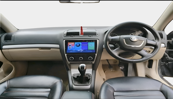 2011 Skoda Laura AMBIENTE 2.0 TDI CR AT, Diesel, Automatic, 95,153 km, interior