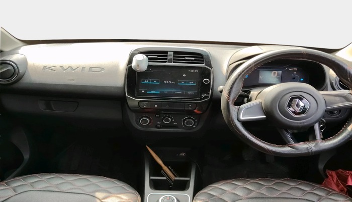 2022 Renault Kwid RXT 1.0 AMT, Petrol, Automatic, 45,012 km, interior