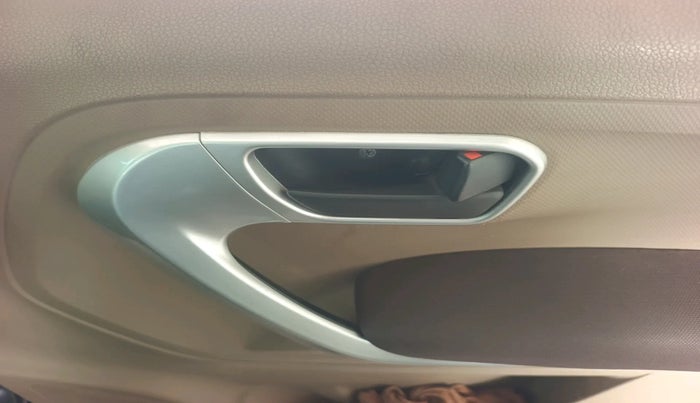 2016 Mahindra TUV300 T8 AMT, Diesel, Automatic, 84,307 km, interior