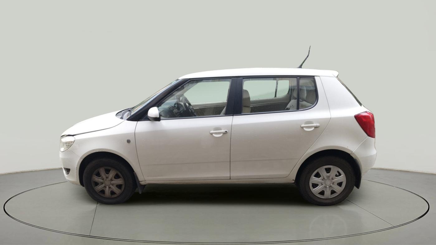 2011 Skoda Fabia AMBIENTE 1.2 MPI, Petrol, Manual, 1,26,773 km, exterior