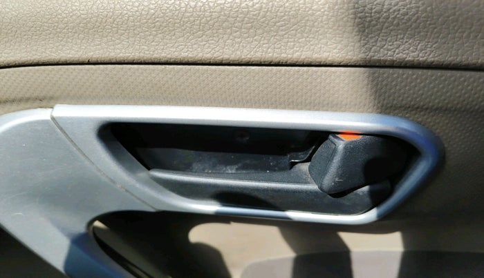 2015 Mahindra TUV300 T8, Diesel, Manual, 1,06,207 km, interior