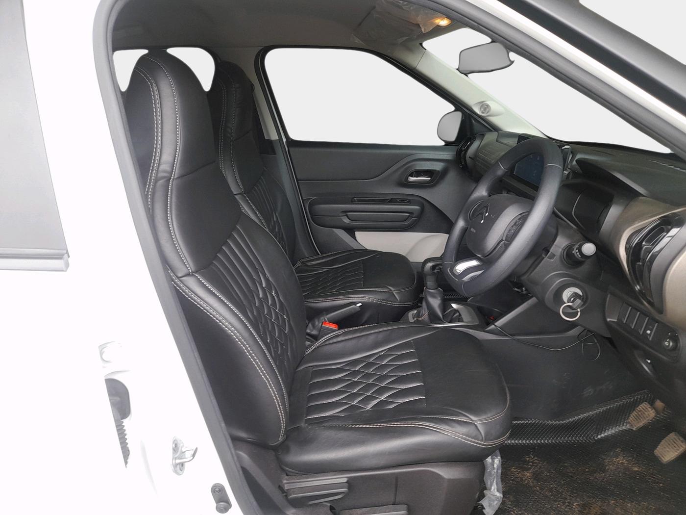 2023 CITROEN C3 SHINE 1.2, Petrol, Manual, 26,500 km, interior
