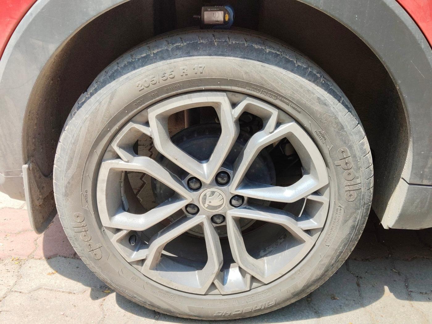 2022 Skoda KUSHAQ STYLE 1.0L TSI AT (6 AIRBAGS), Petrol, Automatic, 26,241 km, tyre