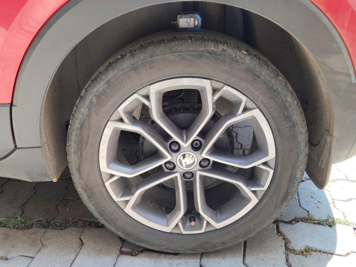 2022 Skoda KUSHAQ STYLE 1.0L TSI AT (6 AIRBAGS), Petrol, Automatic, 26,241 km, tyre
