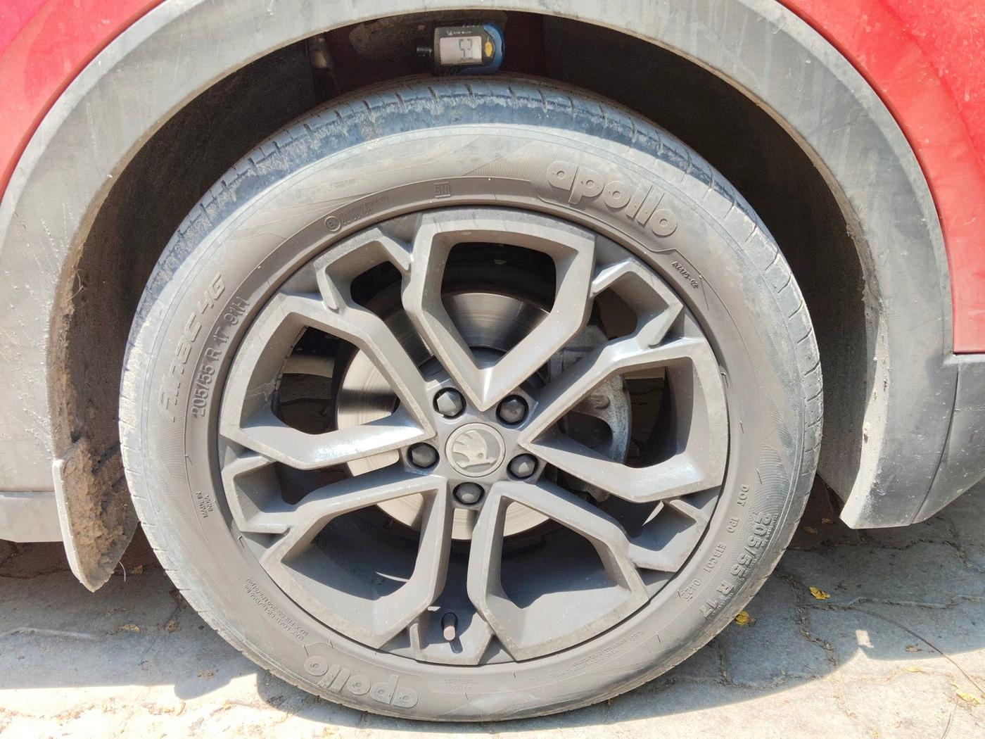 2022 Skoda KUSHAQ STYLE 1.0L TSI AT (6 AIRBAGS), Petrol, Automatic, 26,241 km, tyre
