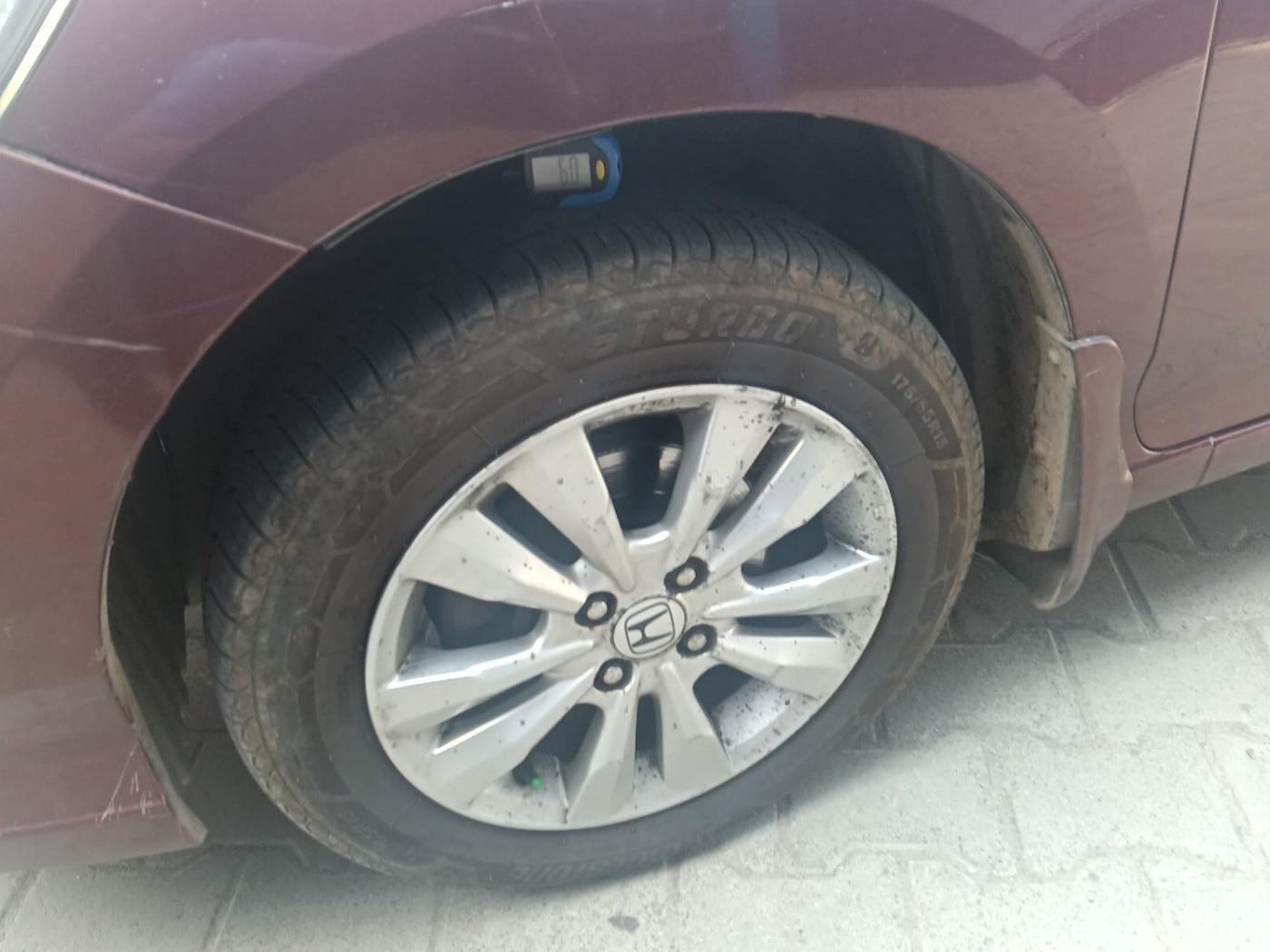 2012 Honda City 1.5L I-VTEC V MT, Petrol, Manual, 1,25,584 km, tyre