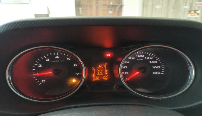2018 Mahindra TUV300 T10, Diesel, Manual, 3,21,100 km, interior