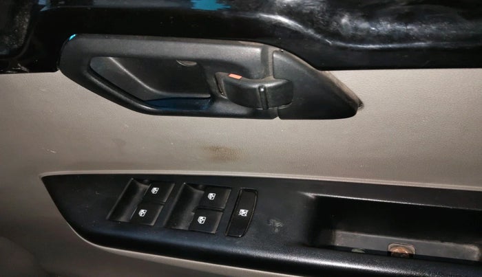 2016 Mahindra Kuv100 K8 D 6 STR, Diesel, Manual, 98,454 km, interior