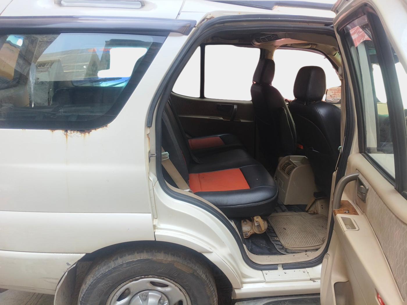 2011 Tata Safari 4X2 EX DICOR, Diesel, Manual, 74,128 km, interior
