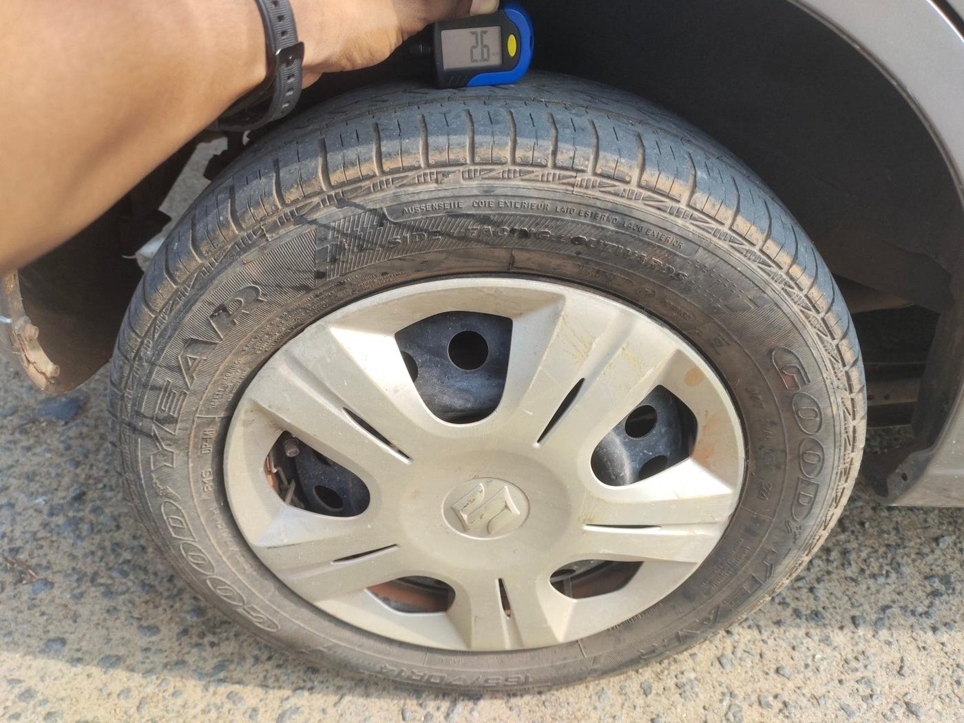 2015 Maruti Wagon R 1.0 VXI, Petrol, Manual, 48,371 km, tyre