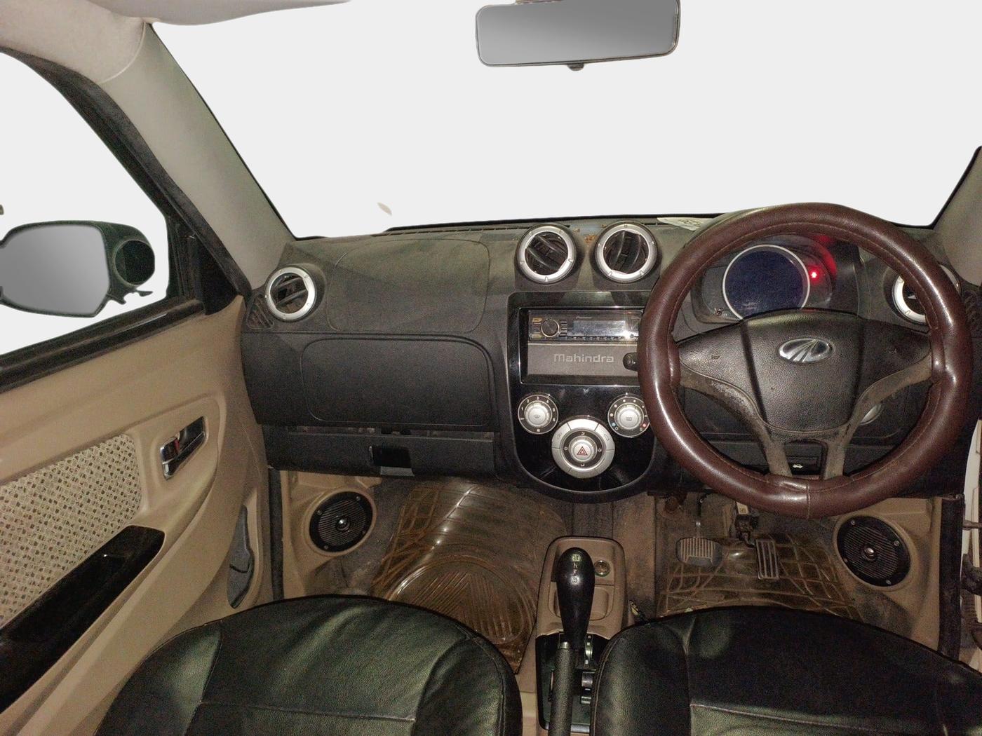 2018 Mahindra E20 Plus P2, Electric, Automatic, 46,000 km, interior