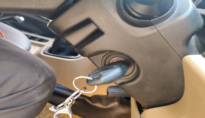 2017 Mahindra TUV300 T8, Diesel, Manual, 82,408 km, interior