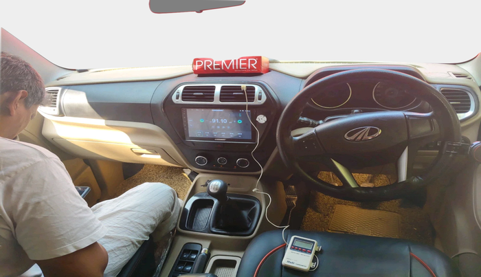 2017 Mahindra TUV300 T8, Diesel, Manual, 82,408 km, interior