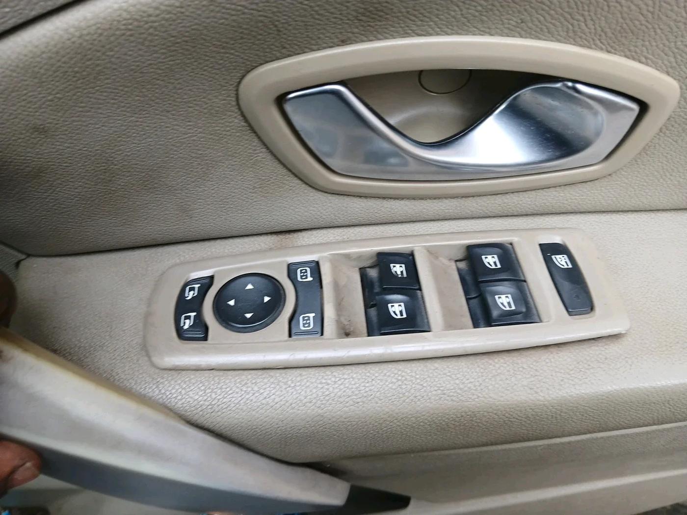 2011 Renault Fluence 1.5 E2, Diesel, Manual, 2,13,635 km, interior