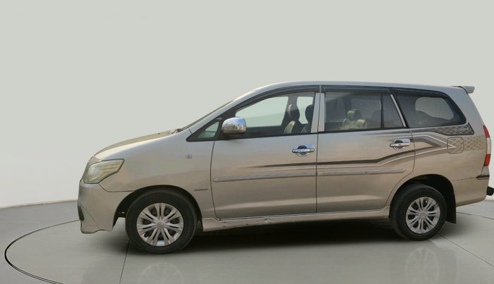 2012 Toyota Innova 2.5 GX 8 STR, Diesel, Manual, 2,39,000 km, exterior