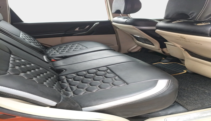 2015 Mahindra XUV500 W10, Diesel, Manual, 1,62,435 km, interior