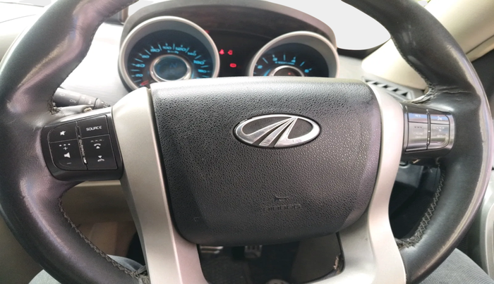 2015 Mahindra XUV500 W10, Diesel, Manual, 1,62,435 km, interior