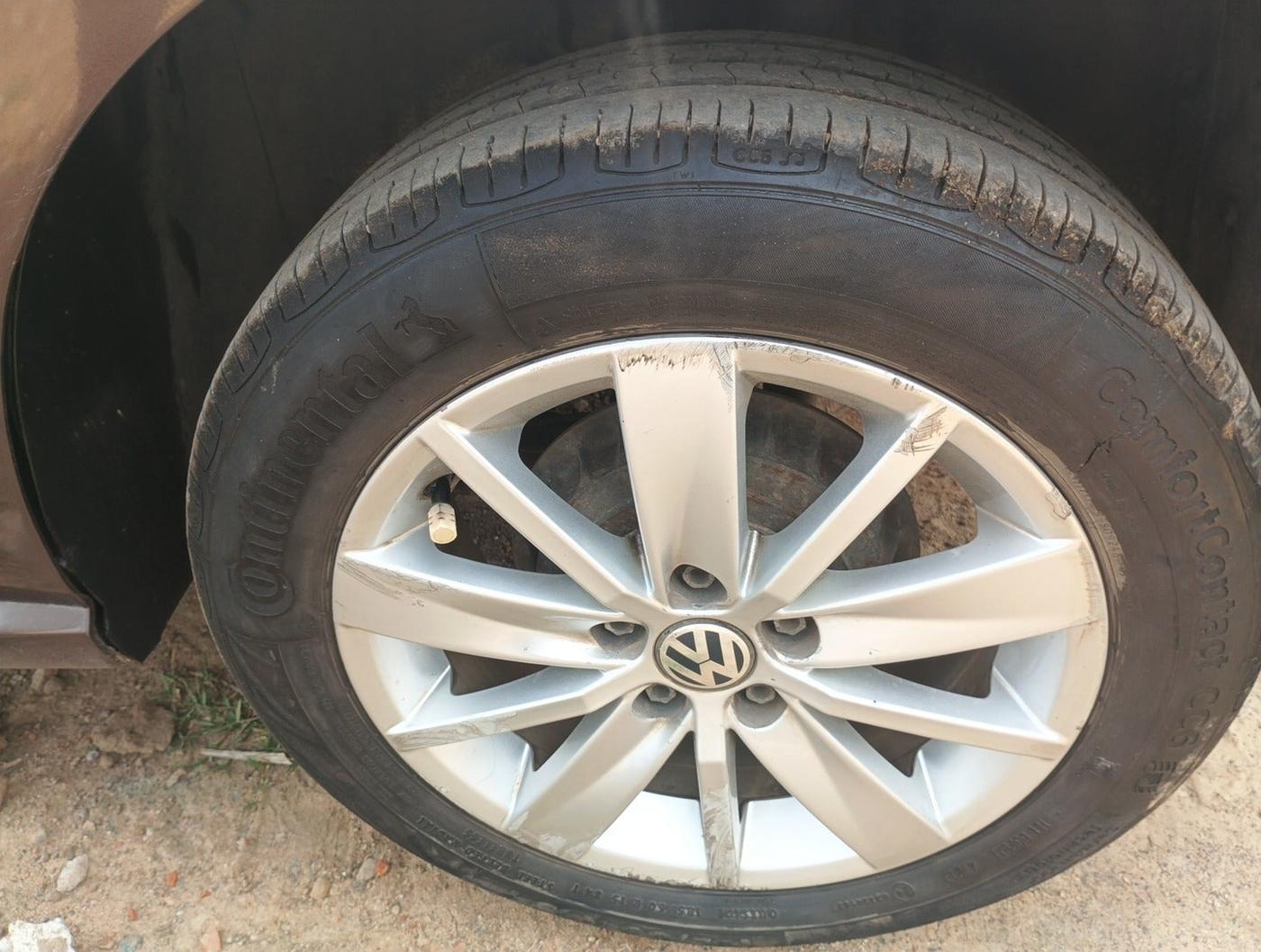 2016 Volkswagen Ameo HIGHLINE1.2L, Petrol, Manual, 98,626 km, tyre