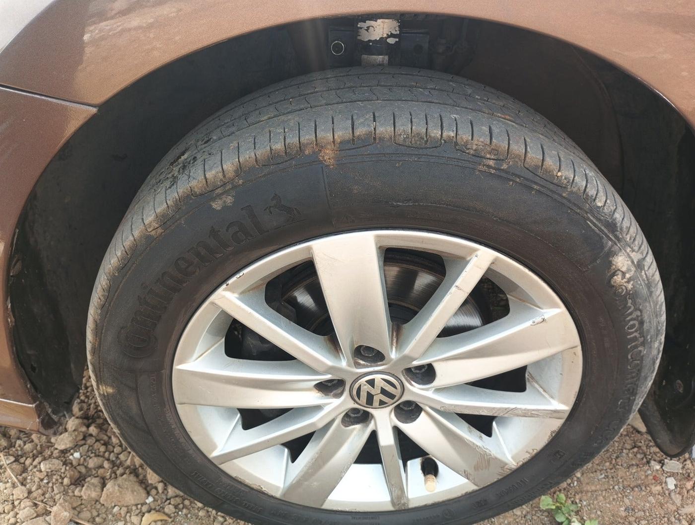 2016 Volkswagen Ameo HIGHLINE1.2L, Petrol, Manual, 98,626 km, tyre