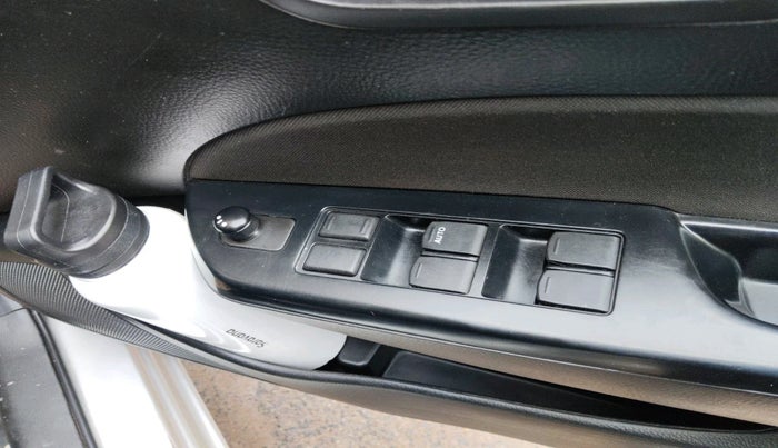 2013 Maruti Swift VXI, Petrol, Manual, 1,04,026 km, interior