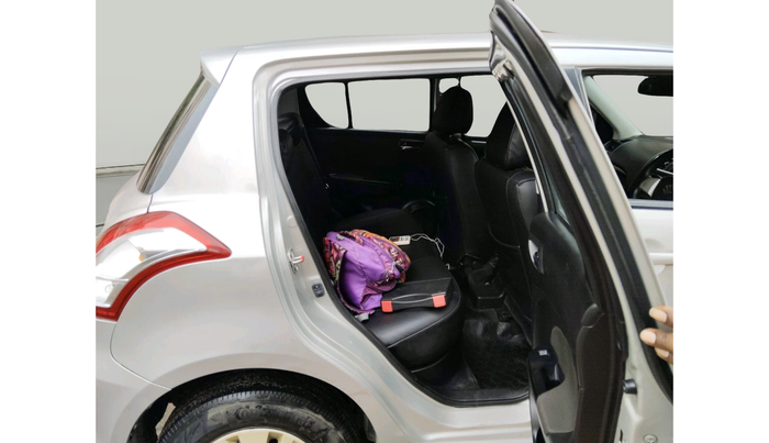 2013 Maruti Swift VXI, Petrol, Manual, 1,04,026 km, interior