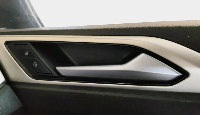 2022 Volkswagen VIRTUS TOPLINE TSI 1.0 AT, Petrol, Automatic, 81,566 km, interior