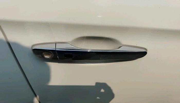 2017 Hyundai Creta SX PLUS  ANNIVERSARY EDITION 1.6 PETROL, Petrol, Manual, 64,097 km, interior