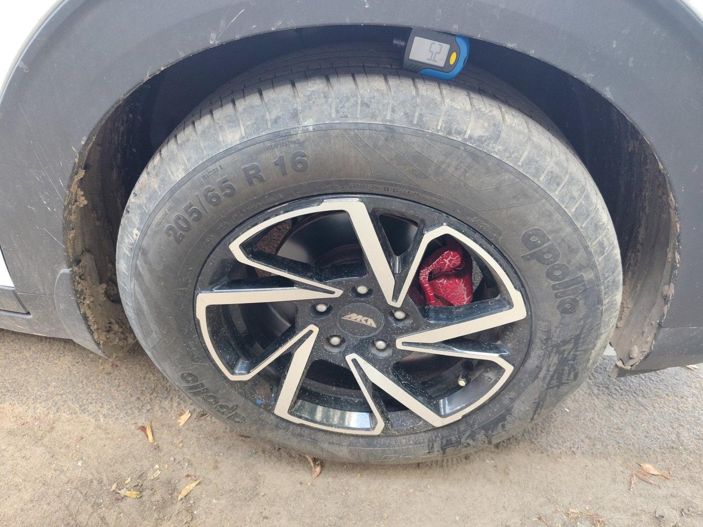 2023 KIA CARENS PRESTIGE 1.5 PETROL 7 STR, Petrol, Manual, 11,120 km, tyre