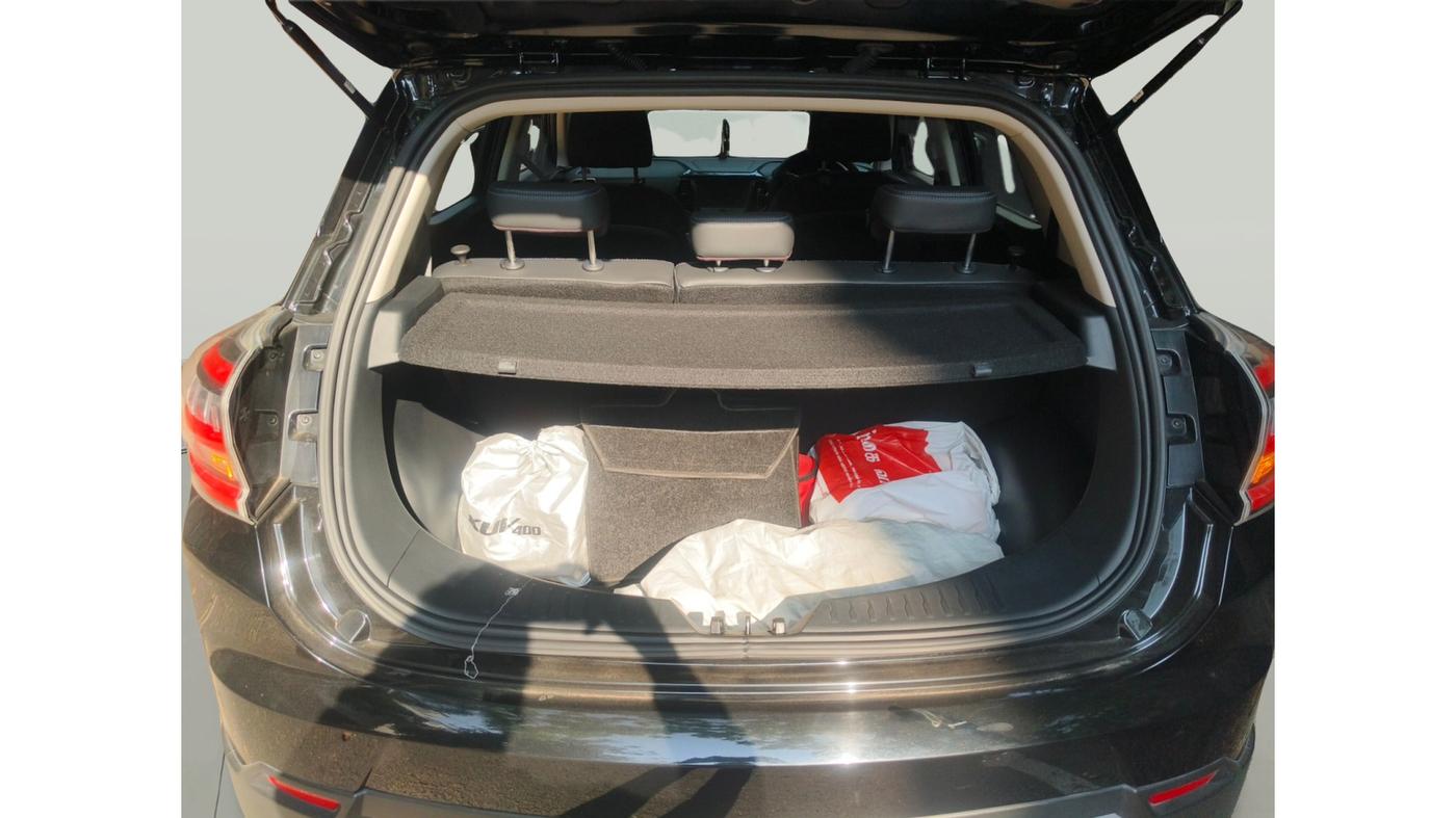 2023 Mahindra XUV400 EL 7.2 KW, Electric, Automatic, 2,118 km, exterior