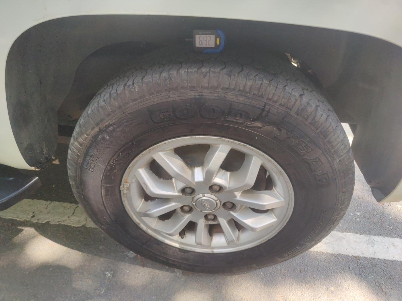 2017 Mahindra TUV300 T8 AMT, Diesel, Automatic, 73,992 km, tyre