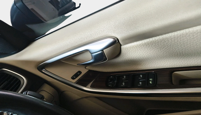 2013 Volvo S60 SUMMUM D5, Diesel, Automatic, 1,18,814 km, interior