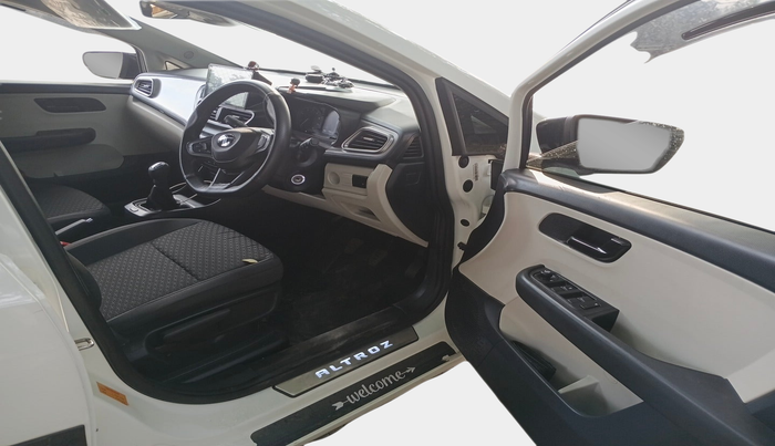 2024 Tata ALTROZ XM PETROL, Petrol, Manual, 7,684 km, interior