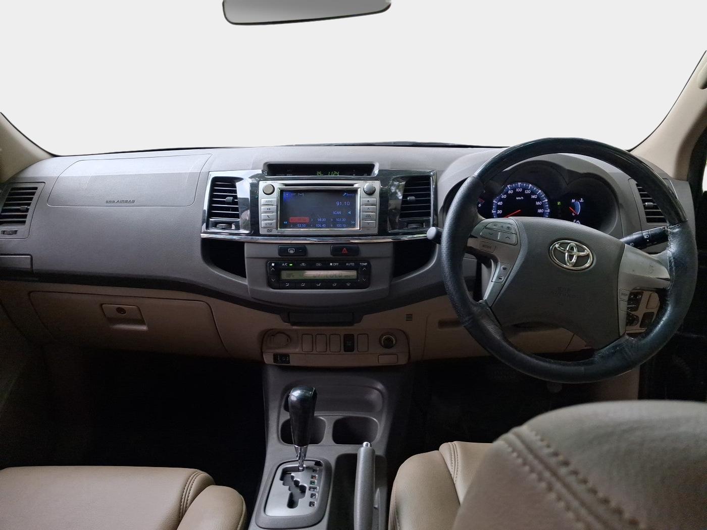 2012 Toyota Fortuner 3.0 4X2 AT, Diesel, Automatic, 3,34,861 km, interior
