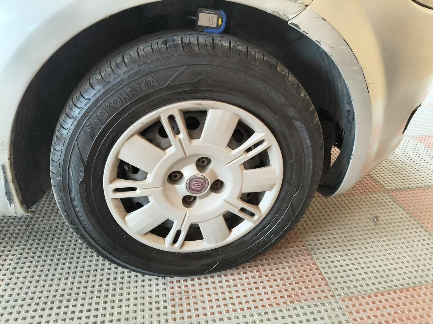 2013 Fiat Linea ACTIVE 1.3 L, Diesel, Manual, 80,508 km, tyre