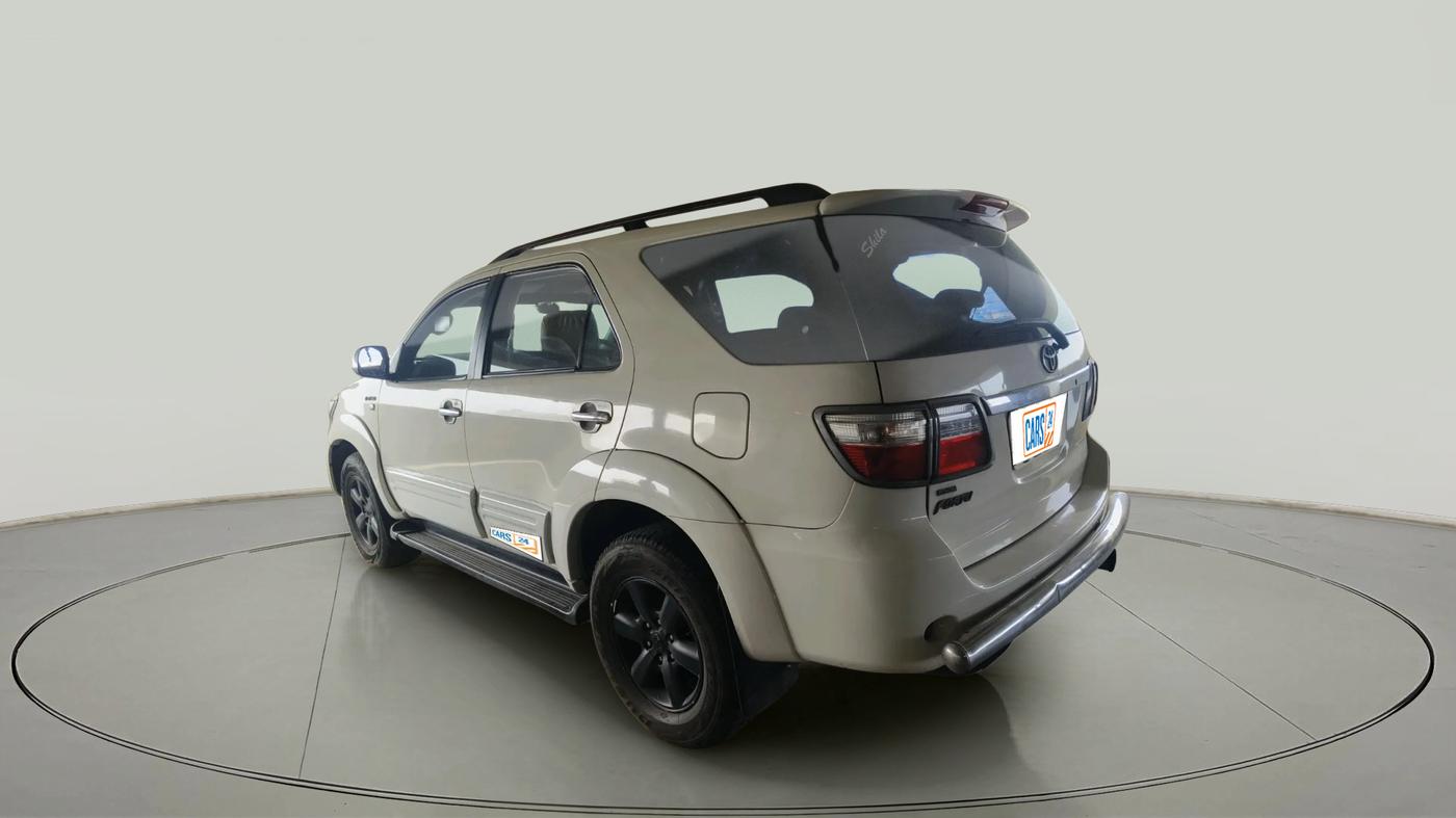 2010 Toyota Fortuner 3.0 4X4 MT, Diesel, Manual, 1,29,354 km, exterior