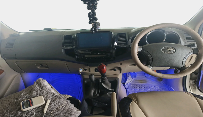 2010 Toyota Fortuner 3.0 4X4 MT, Diesel, Manual, 1,29,354 km, interior