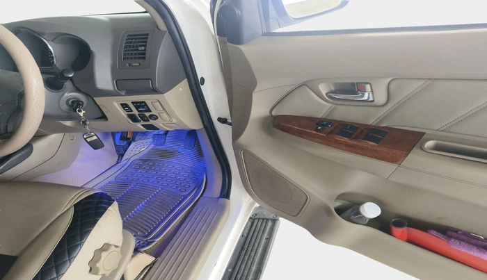 2010 Toyota Fortuner 3.0 4X4 MT, Diesel, Manual, 1,29,354 km, interior