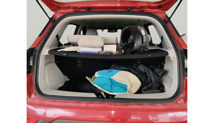 2020 Mahindra XUV300 W8 (O) 1.5 DIESEL, Diesel, Manual, 1,40,276 km, exterior